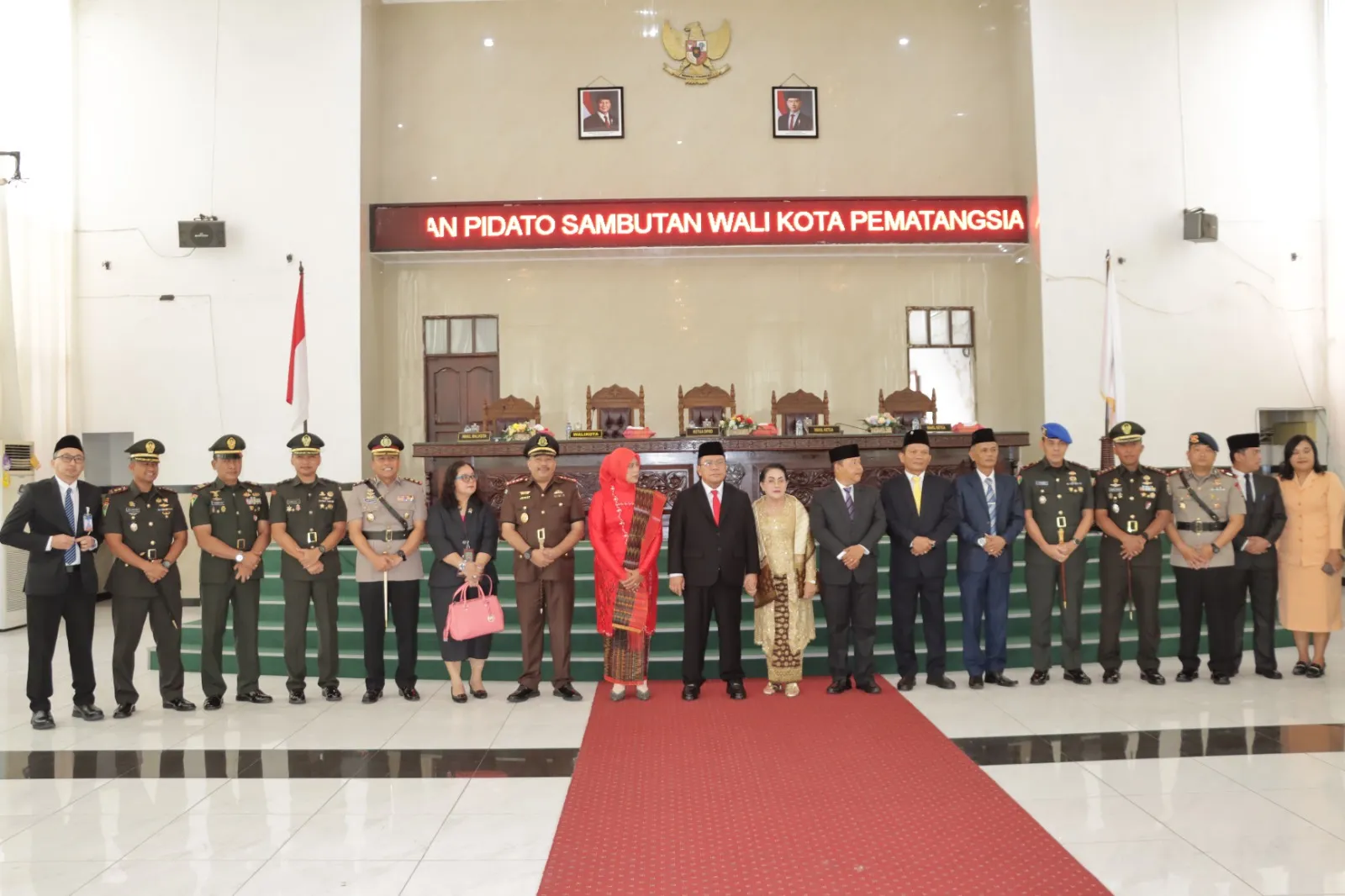 Kapolres Pematangsiantar AKBP Yogen Heroes Baruno SH SIK menghadiri rapat paripurna serah terima jabatan Walikota Pematangsiantar di Gedung DPRD