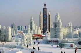 Patung es raksasa di Festival Es Harbin
